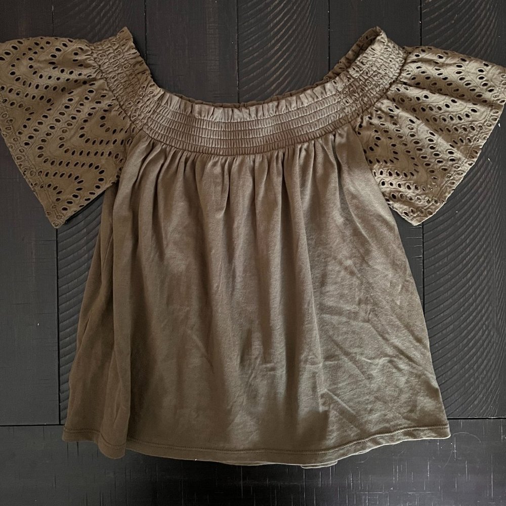 Express off the shoulder shirt size xs